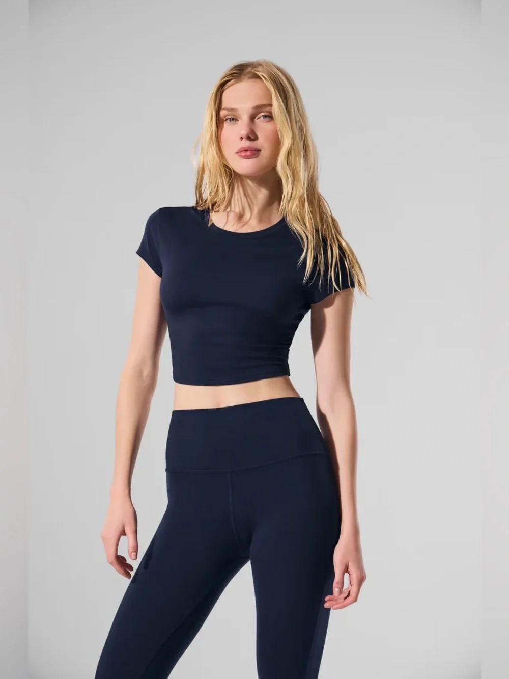Alo yoga Alosoft Crop Finesse Short Sleeve size small navy